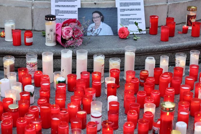 Memorial en Linz, Austria, en recuerdo de la doctora Lisa-Maria Kellermayr, quien se suicidó tras recibir multitud de amenazas en internet.