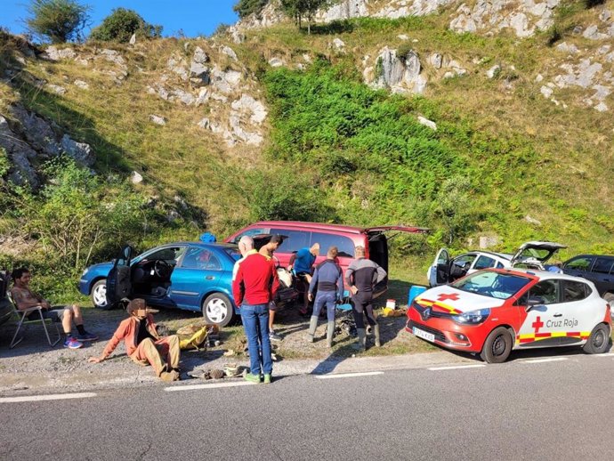 Rescatado ileso un espeleólogo en la cueva de La Gándara