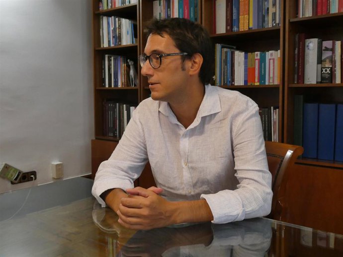 El portavoz del Govern y conseller de Modelo Económico, Turismo y Trabajo, Iago Negueruela, en una entrevista concedida a Europa Press.