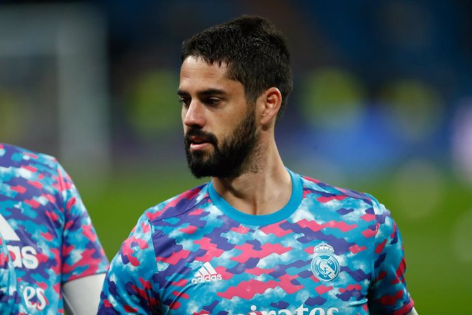 Archivo - Francisco "Isco" Alarcon of Real Madrid warms up during the Spanish League, La Liga Santander, football match played between Real Madrid and Granada CF at Santiago Bernabeu stadium on February 06, 2022, in Madrid, Spain.