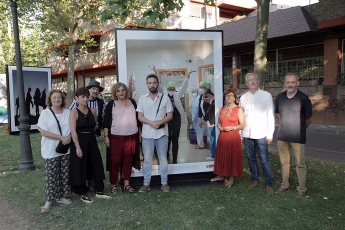 La exposición 'Pandemia' de Álvaro Calvo ha sido la encargada de inaugurar la trigésimo primera edición del Festival Internacional en el Camino de Santiago (FICS).