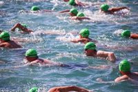 De la Torre participa en la Travesía a Nado del Puerto de Málaga, que reúne a unos 500 nadadores