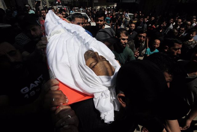 Funeral por un palestino muerto en un bombardeo israelí en Yabalia, en el norte de la Franja de Gaza