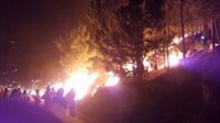 Fuego técnico durante la noche en el incendio de Santa Cruz del Valle para evitar que llegue a Pedro Bernardo