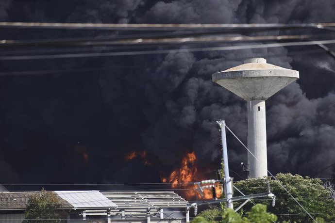 Incendio en depósitos de combustible en la ciudad cubana de Matanzas