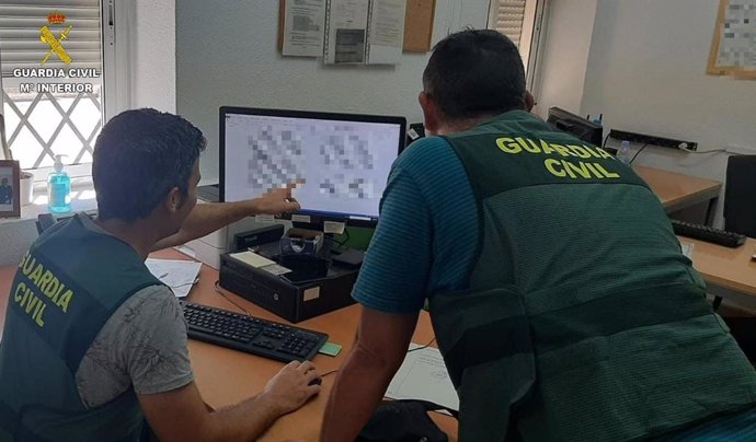 Investigadores de la Guardia Civil