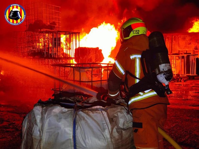 Incendio en fábrica de Torrent