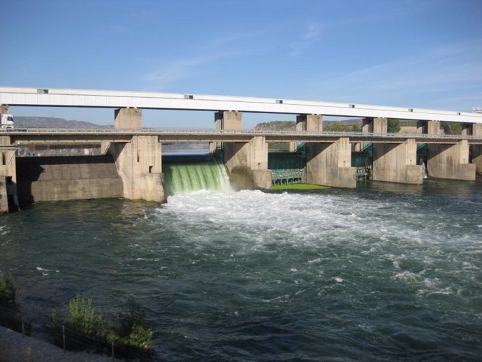 Archivo - Endesa realizará la crecida extraordinaria del río Ebro en Flix (Tarragona) por motivos ambientales