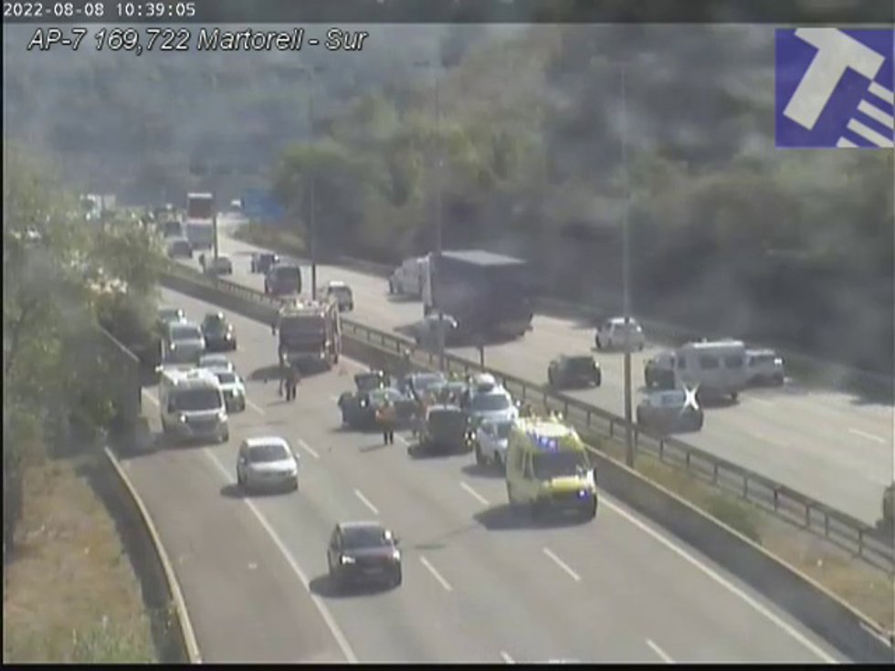 Cortados dos carriles de la AP-7 a su paso por Martorell (Barcelona) en sentido sur por un accidente