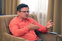 Kuleba pide a la cadena de televisión estadounidense CBS investigar un documental sobre el Ejército ucraniano