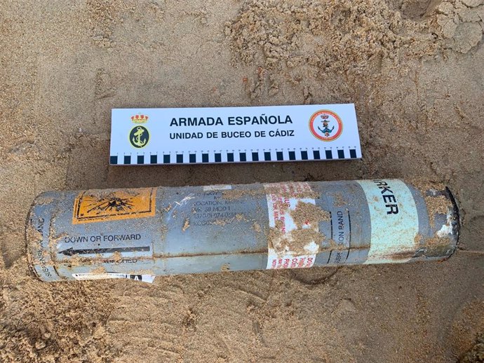 Bengala MK-58 en la cala del Pato en Conil de la Frontera (Cádiz)