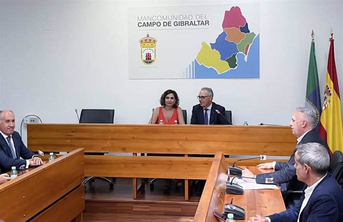 La ministra de Hacienda, María Jesús Montero, este lunes en Algeciras con la Mancomunidad de Municipios del Campo de Gibraltar.