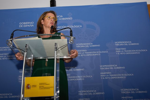 La vicepresidenta y ministra para la Transición Ecológica y el Reto Demográfico, Teresa Ribera, ofrece declaraciones a los medios de comunicación tras una reunión convocada por el Gobierno, a 8 de agosto de 2022, en Madrid (España)