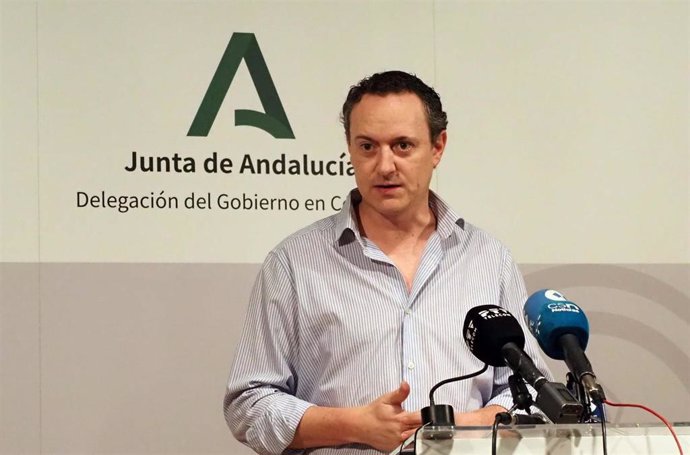 Archivo - El delegado de Agricultura, Ganadería, Pesca y Desarrollo Sostenible, Juan Ramón Pérez, en una rueda de prensa.