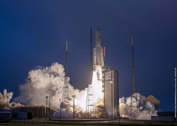 Archivo - Lanzamiento del cohere Ariane 5 bautizado con el nombre de Sevilla