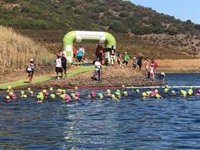 El Circuito Provincial de Travesías a Nado por los pantanos de Jaén supera los 300 participantes