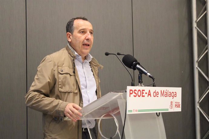 Archivo - El secretario general del PSOE de Málaga, José Luis Ruiz Espejo, durante una intervención