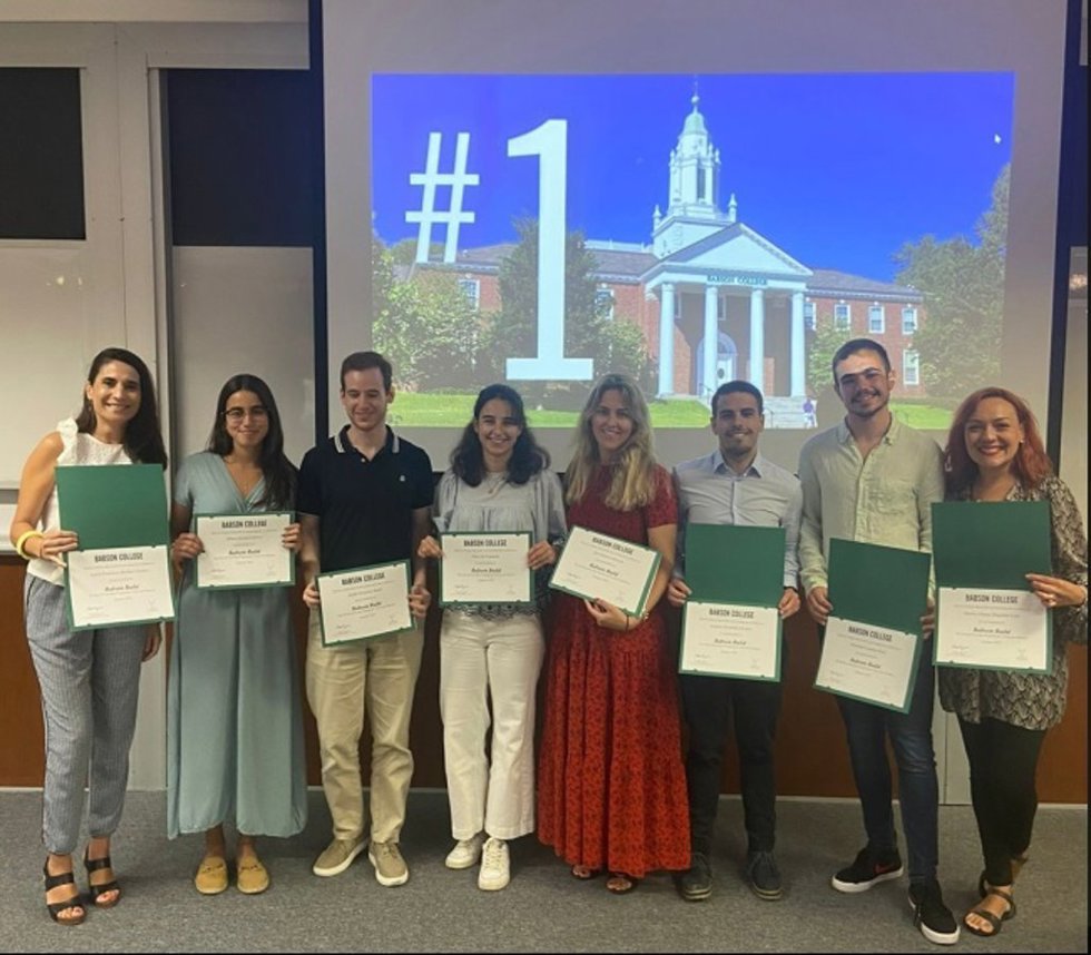 Alumnos y personal de la US que han participado en el programa Badson Build