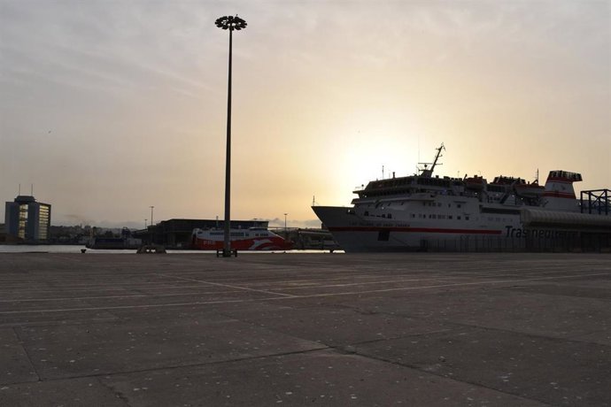 El Gobierno reserva un 10% de plazas de barco a residentes en Melilla tras las quejas por falta de billetes en la OPE