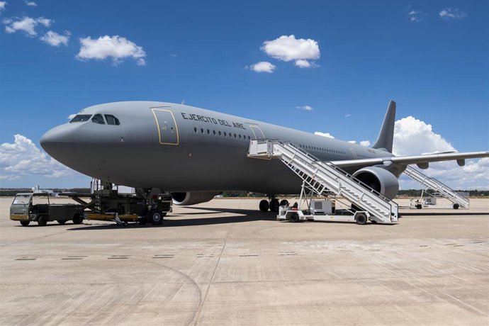 Archivo - Un avión del Ejército del Aire en la base aérea de Torrejón de Ardoz (Madrid)