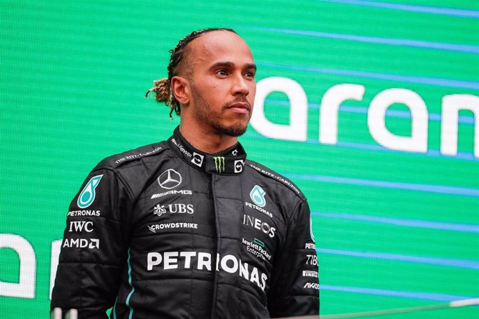 Lewis Hamilton en el podio tras su segundo puesto en el GP de Hungría