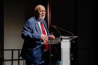 Tezanos ve desmovilizado al electorado del PSOE, por culpa de "poderes fácticos", pero no da por hecho que gane Feijóo