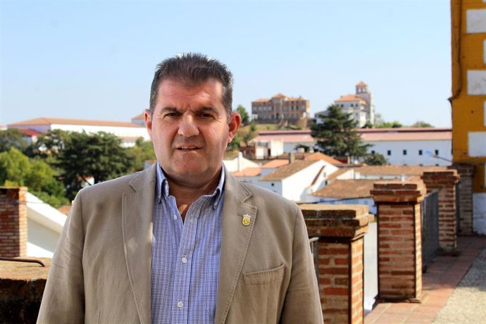 Archivo - El alcalde de Jabugo, Gilberto Domínguez.  Archivo. 