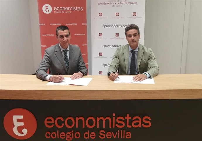 Acto de firma del convenio entre los presidentes de ambos colegios