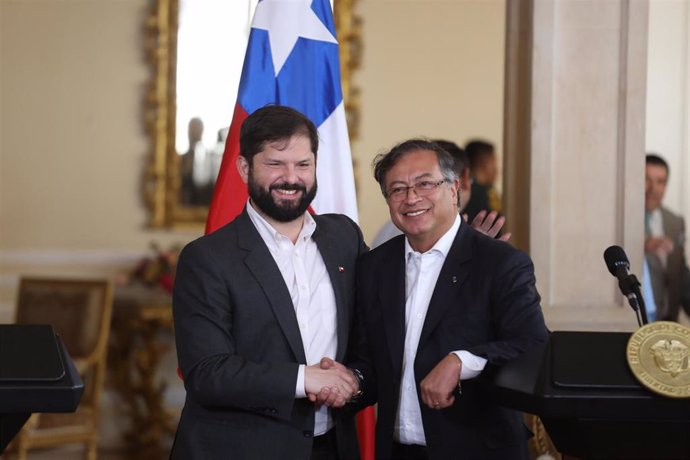 Los presidentes de Colombia, Gustavo Petro, y Chile, Gabriel Boric, en Bogotá, Colombia