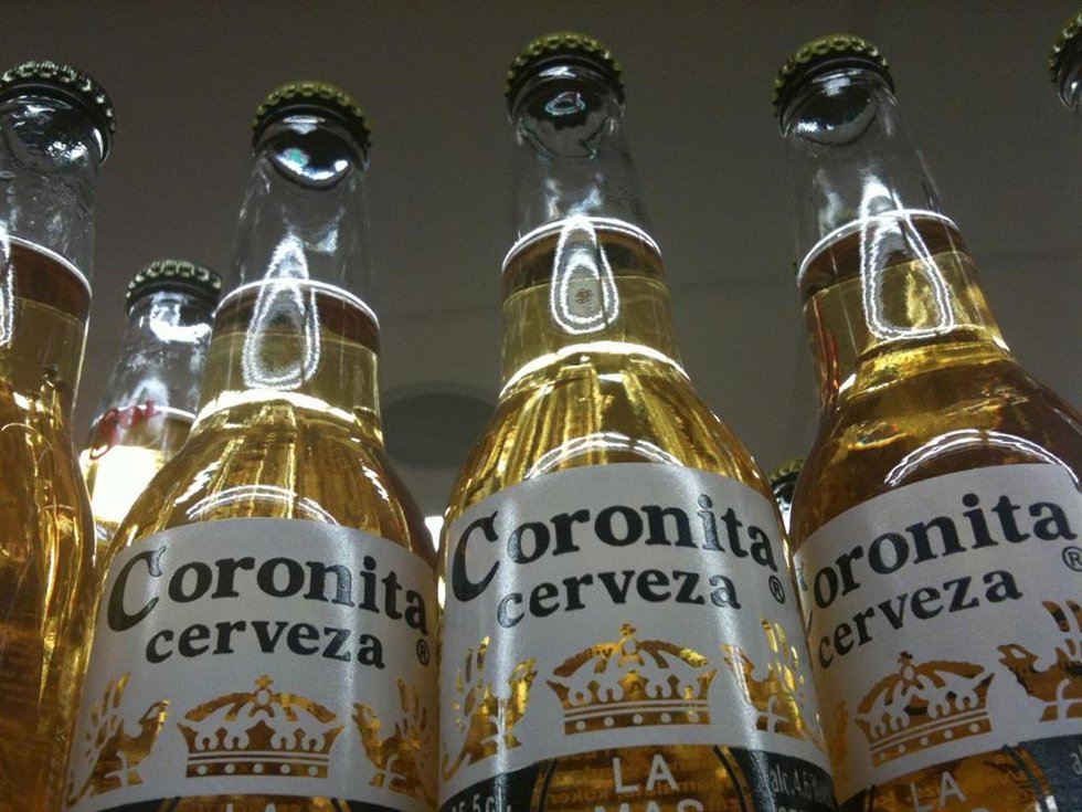 Archivo - Botellines de cerveza