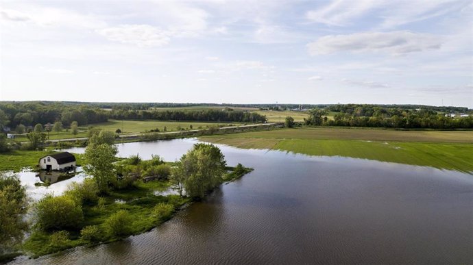 Archivo - Un casa de inunda por el desbordamiento del río Missisipi