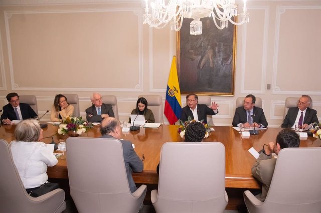 El presidente de Colombia, Gustavo Petro, preside su primer Consejo de Ministros en la Casa de Nariño