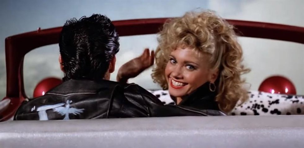 Archivo -    ¿Qué pasaría si el final de Grease revelara que todo era un sueño? Una disparatada teoría defiende que la película entera es una fantasía de Sandy (Olivia Newton-John), que estaría agonizante en la playa porque Danny (John Travolta) en real