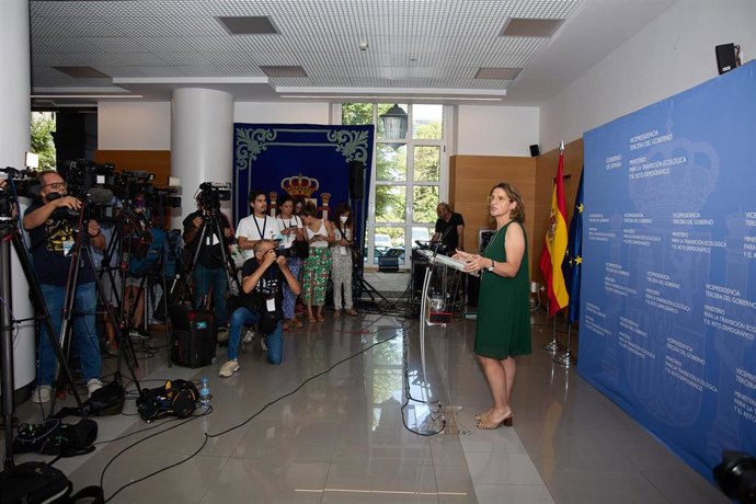 La vicepresidenta y ministra para la Transición Ecológica y el Reto Demográfico, Teresa Ribera, ofrece declaraciones a los medios de comunicación.