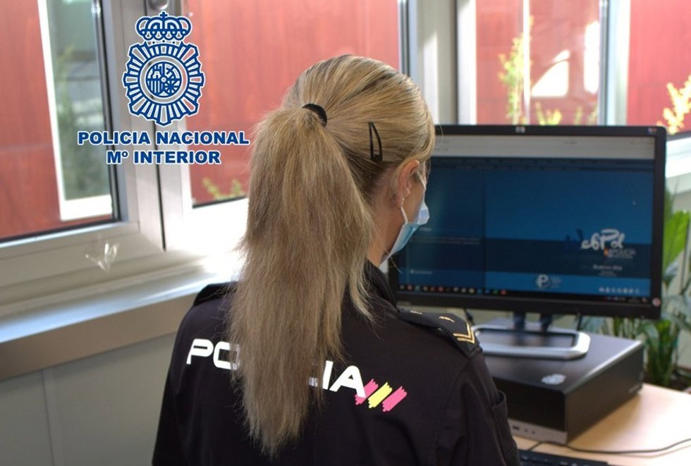 Archivo - Agente de Policía Nacional en imagen de archivo