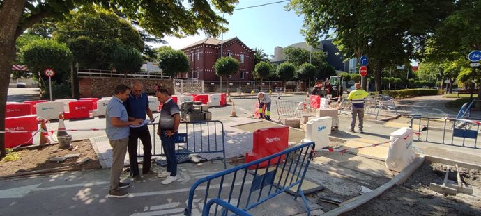 Obras para la creación de un nuevo paso peatonal elevado en la calle Luis de Ulloa