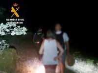 La Guardia Civil auxilia a dos senderistas alejados de la ruta y de noche en Guijo de Santa Bárbara (Cáceres)