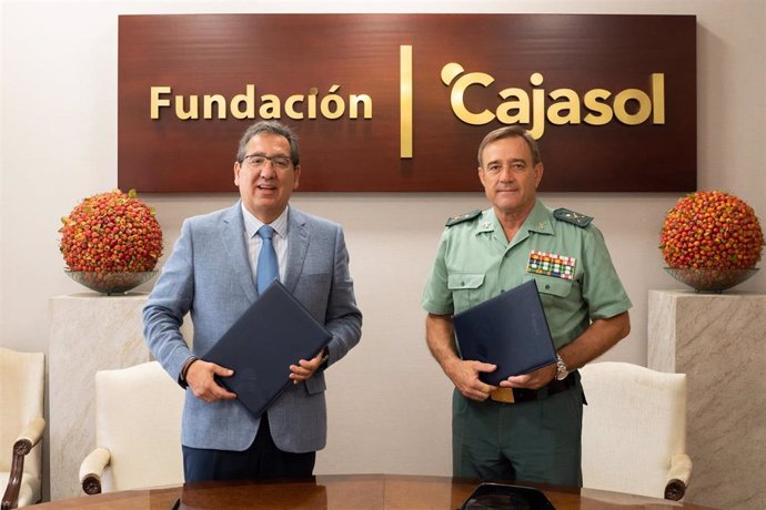 Np Y Fotos: La Fundación Cajasol Renueva El Convenio Con La Guardia Civil De Andalucía