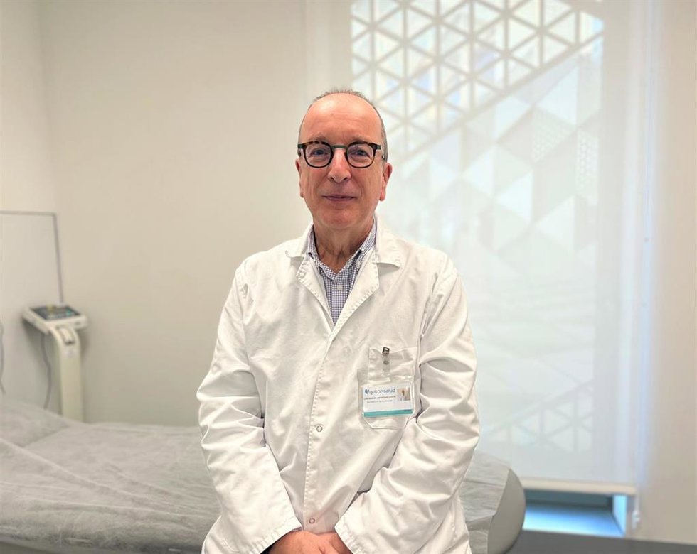 Archivo - El jefe del servicio de Neumología del Hospital Quirónsalud Córdoba, Luis Manuel Entrenas.