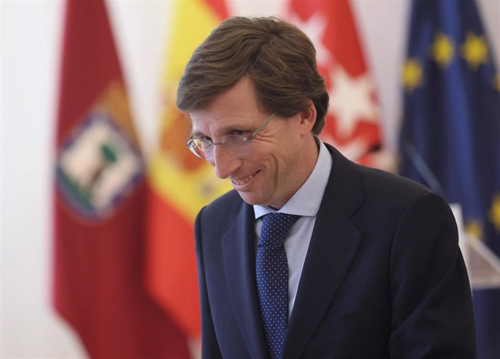 El alcalde de Madrid, José Luis Martínez-Almeida, responde a los medios tras la firma de un convenio