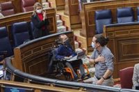 Podemos carga contra los ministros del PSOE por minimizar el gesto del Rey ante la espada de Bolívar