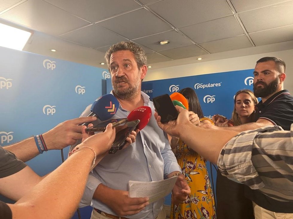 El portavoz adjunto y coordinador de Economía del PP en el Congreso, Jaime de Olano,  en declaraciones a los medios.