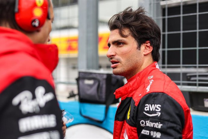 El piloto de Ferrari Carlos Sainz antes del Gran Premio de Hungría