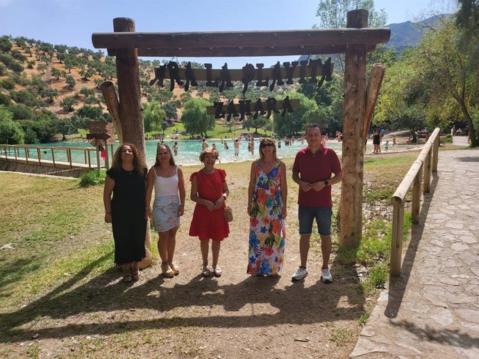 Collado visita la Escuela de Verano Zaharilla en Zahara de la Sierra (Cádiz)