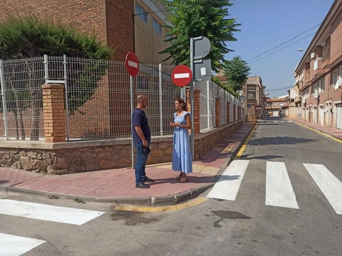 El Ayuntamiento desarrolla el plan de repintado de entornos escolares en Murcia y pedanías