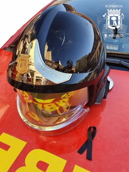 Bomberos Madrid lamenta el fallecimiento de uno de sus compañeros anoche en un accidente de parapente en Bustarviejo