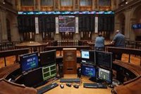 El Ibex 35 sube un 0,48% y recupera la cota de los 8.300 puntos por primera vez desde junio