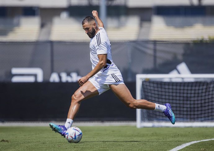 28 July 2022, US, Los Angeles: Real Madrid's Karim Benzema practices at a training session at the campus of UCLA during the team's tour. Photo: Javier Rojas/Prensa Internacional via ZUMA/dpa