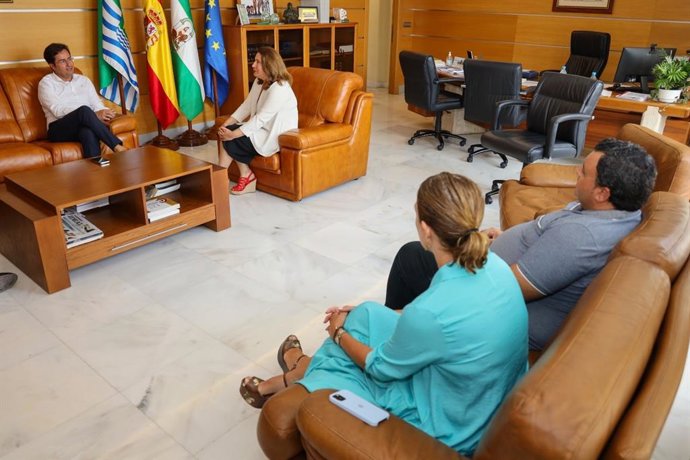 Crespo anuncia que pedirá al Gobierno la bonificación del agua desalada para los municipios