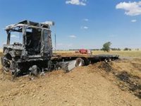 Acaba calcinado un camión que transportaba paja a la altura de Santervás de Campos (Valladolid)